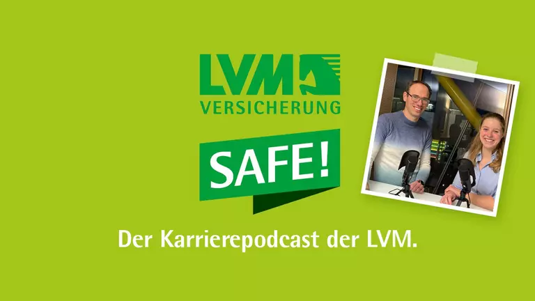 das logo des podcast safe von der lvm versicherung mit einer jungen frau und einem jungen mann an einem mikrofon
