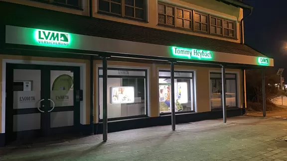 Unsere Agentur bei Nacht