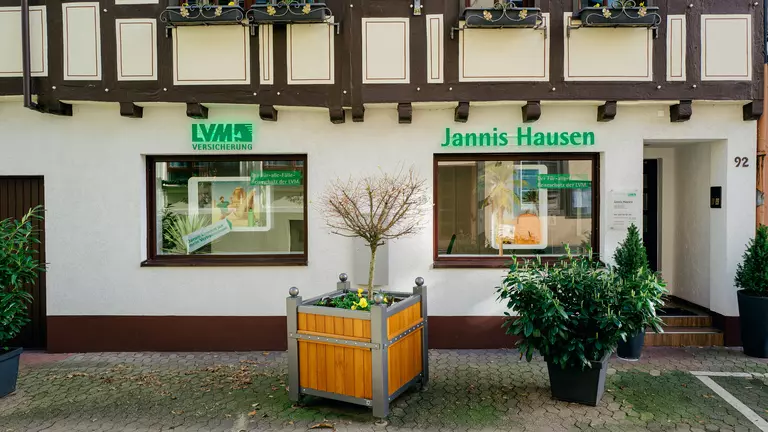 Ich kümmere mich: LVM-Versicherungsagentur Jannis Hausen
