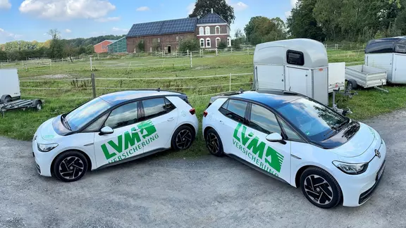 Unsere Fahrzeuge, elektrisch zum Kunden...