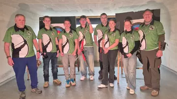 Neue Trikots für die Bogensportjugend des KKSV Eltville