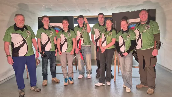 Neue Trikots für die Bogensportjugend des KKSV Eltville