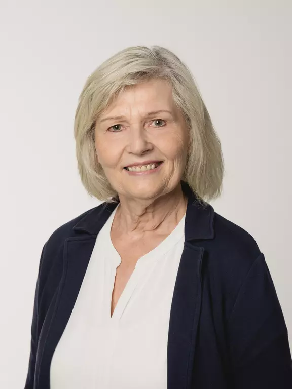 Karin Knoll