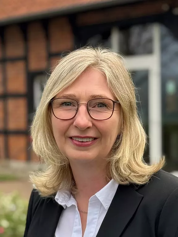 Dorothe  Hölscher