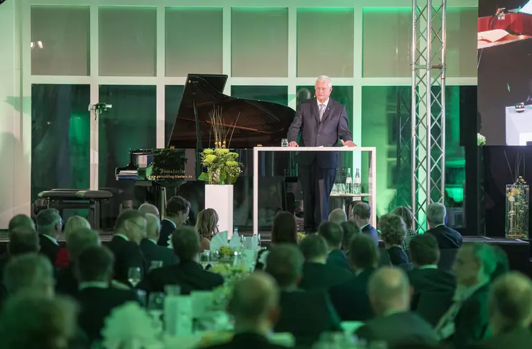 LVM-Aufsichtsratsvorsitzenden Eckhard Uhlenberg betonte in seiner Festaktsrede die Unternehmenswerte der LVM: Vertrauen, Verantwortung und Sicherheit. (Foto: LVM Versicherung/Bernd Schwabedissen)