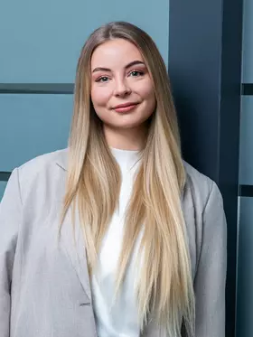 Victoria  Sterz