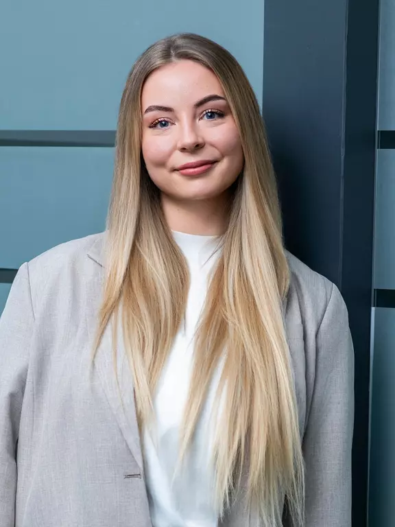 Victoria  Sterz