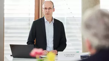 Dr. Mathias Kleuker blickt auf ein gutes Geschäftsjahr 2023 zurück. (Foto: LVM Versicherung/Bernd Schwabedissen)
