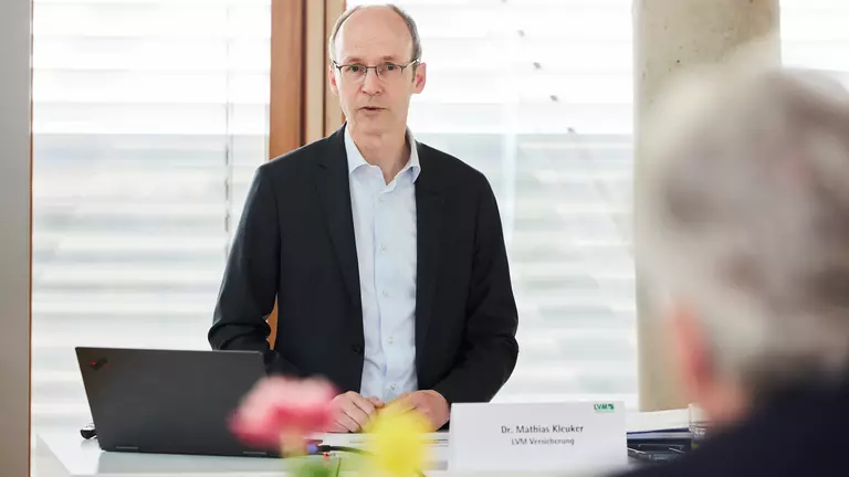 Dr. Mathias Kleuker blickt auf ein gutes Geschäftsjahr 2023 zurück. (Foto: LVM Versicherung/Bernd Schwabedissen)