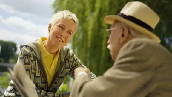 Frau und Mann im Gespräch