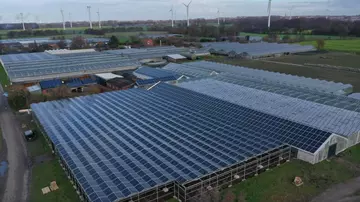 In Billerbeck entsteht gerade eine ca. 1,7-MW-Dach-Fotovoltaikanlage, über die die LVM Versicherung im Rahmen des PPA-Vertrags mit den Stadtwerken Münster rund 20 Prozent ihres Stromverbrauchs am LVM-Campus decken kann. (Foto: LVM Versicherung/Oliver Kessler)