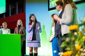 Dr. Ophelia Nick, Parlamentarische Staatssekretärin beim Bundesminister für Ernährung und Landwirtschaft, diskutierte mit jungen Landwirtinnen und Landwirten. (Foto: LVM Versicherung/Kai Pohlkamp)