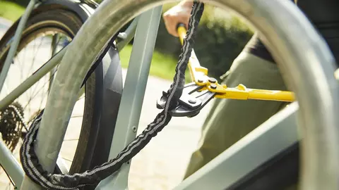 E-Bike-Schloss wird geknackt. Zum Glück ist das Rad über unsere E-Bike-Vollkasko versichert.