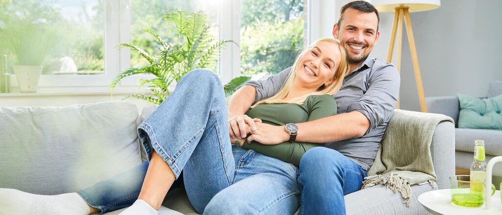 Glückliches Paar am Meer