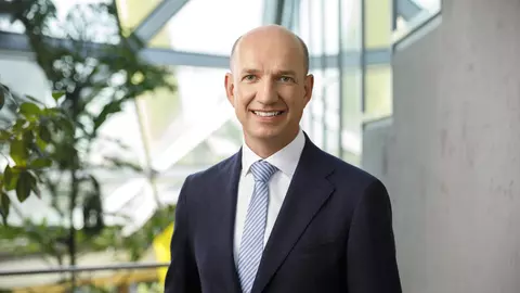 Dr. Rainer Wilmink, lächelnd, im Anzug
