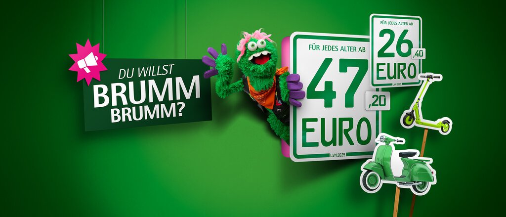 Auf dem Bild steht "Du willst Brumm Brumm?" und zwei Kennzeichen für die Mopedversicherung sind abgebildet. Auf dem großen steht "Für jedes Alter ab 59 Euro" und ein Roller ist daneben abgebildet. Auf dem anderen steht "Für jedes Alter ab 33 Euro" und ein E-Scooter ist abgebildet.
