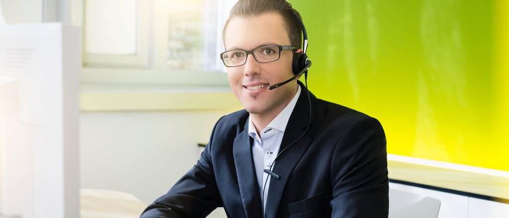 Mitarbeiter der Hotline helfen im Schadensfall telefonsch weiter.