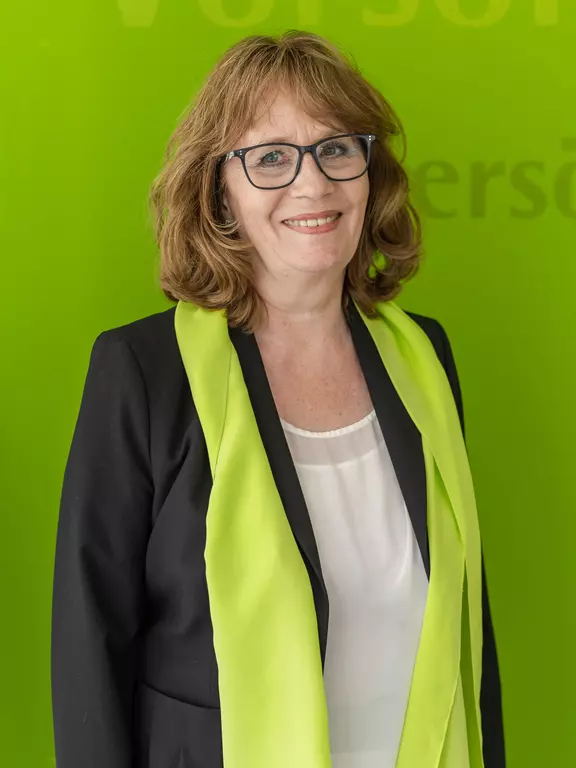 Angela Jacob