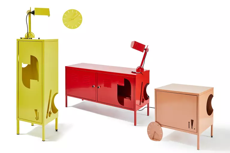 Samuel Treindl in der "Kunstsammlung LVM", Serie Parasite Production: v.l.n.r. "Lamp Cabinet", "IKEA PS Lamp Cabinet", "Clock Cabinet" (Foto: LVM Versicherung/Bernd Schwabedissen)