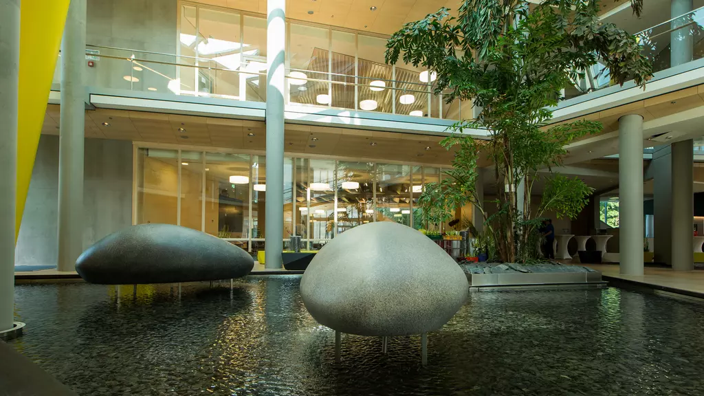 Innenansicht des Kristalls mit Wasserinstallation