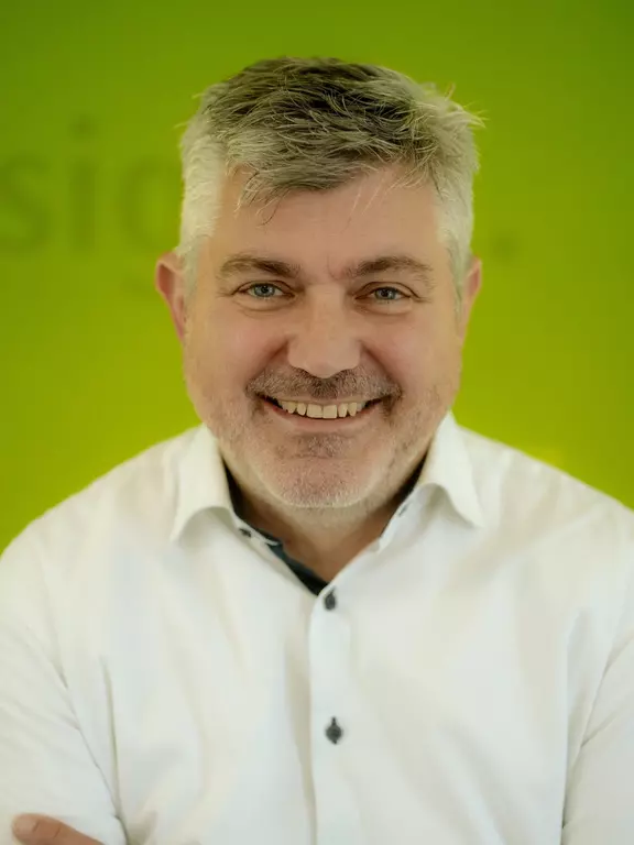 Dominik Schulte to Bühne